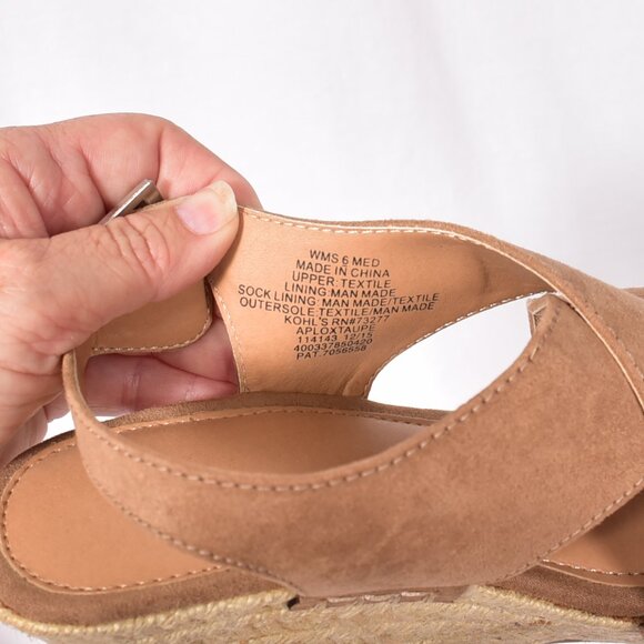 Apt. 9 Women's Wedge Tan Sandals Size 6 - Picture 9 of 10